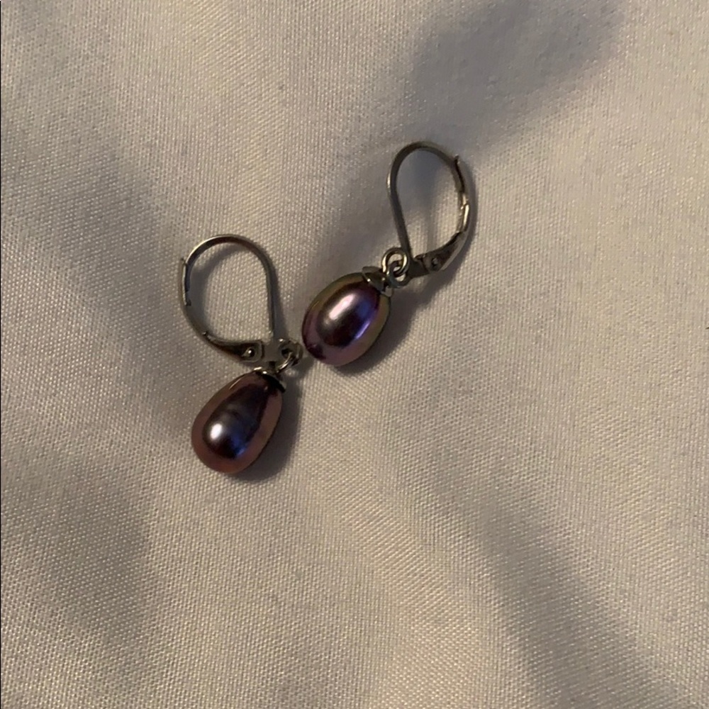 Grey pearl earrings